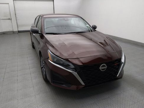 Used 2025 Nissan Altima 2.5 SV FWD image 14