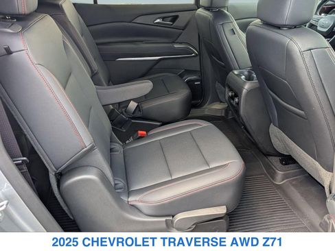 Used 2025 Chevrolet Traverse Z71 w/ Enhanced Driving Package AWD/4WD image 24