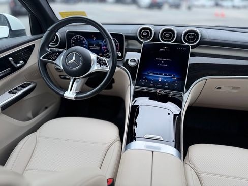 Used 2024 Mercedes-Benz GLC 300 4MATIC image 11