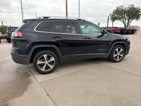 Used 2019 Jeep Cherokee Limited FWD image 5