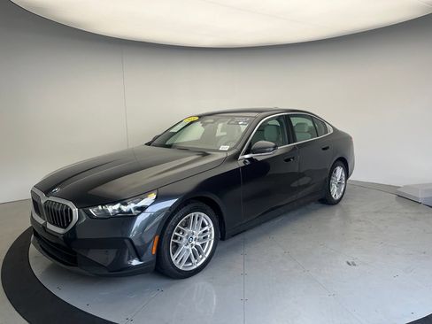 Used 2025 BMW 530i w/ Premium Package RWD image 2