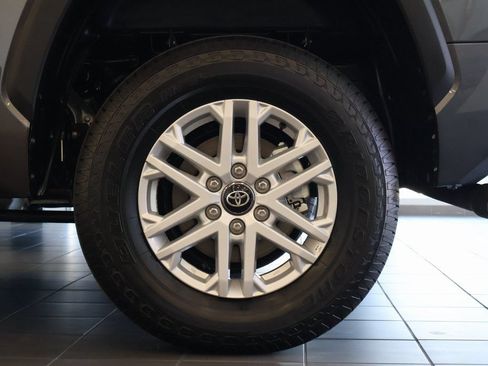 Used 2025 Toyota Tundra SR5 w/ SR5 Convenience Package AWD/4WD image 16