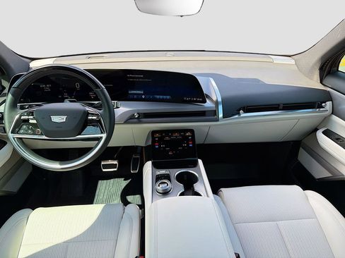 New 2026 Cadillac Vistiq Sport w/ LPO, Floor Liner Package AWD/4WD image 20