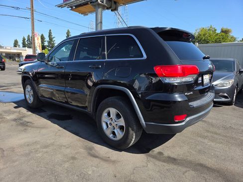 Used 2015 Jeep Grand Cherokee Laredo w/ Quick Order Package 23E AWD/4WD image 2
