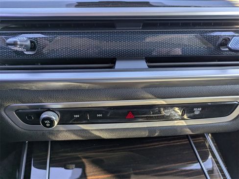 Used 2023 BMW X7 xDrive40i image 26