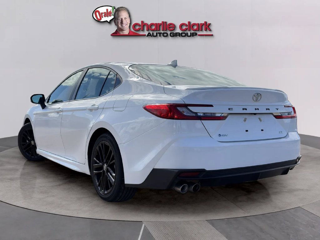 Used 2025 Toyota Camry SE FWD image 2