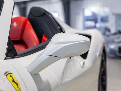 Used 2018 Ferrari 488 Spider image 14