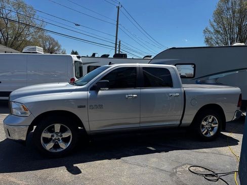 Used 2018 RAM 1500 Big Horn AWD/4WD image 3