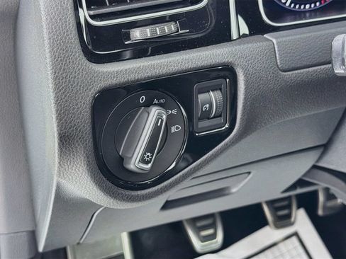 Used 2019 Volkswagen Golf R 4-Door AWD/4WD image 10