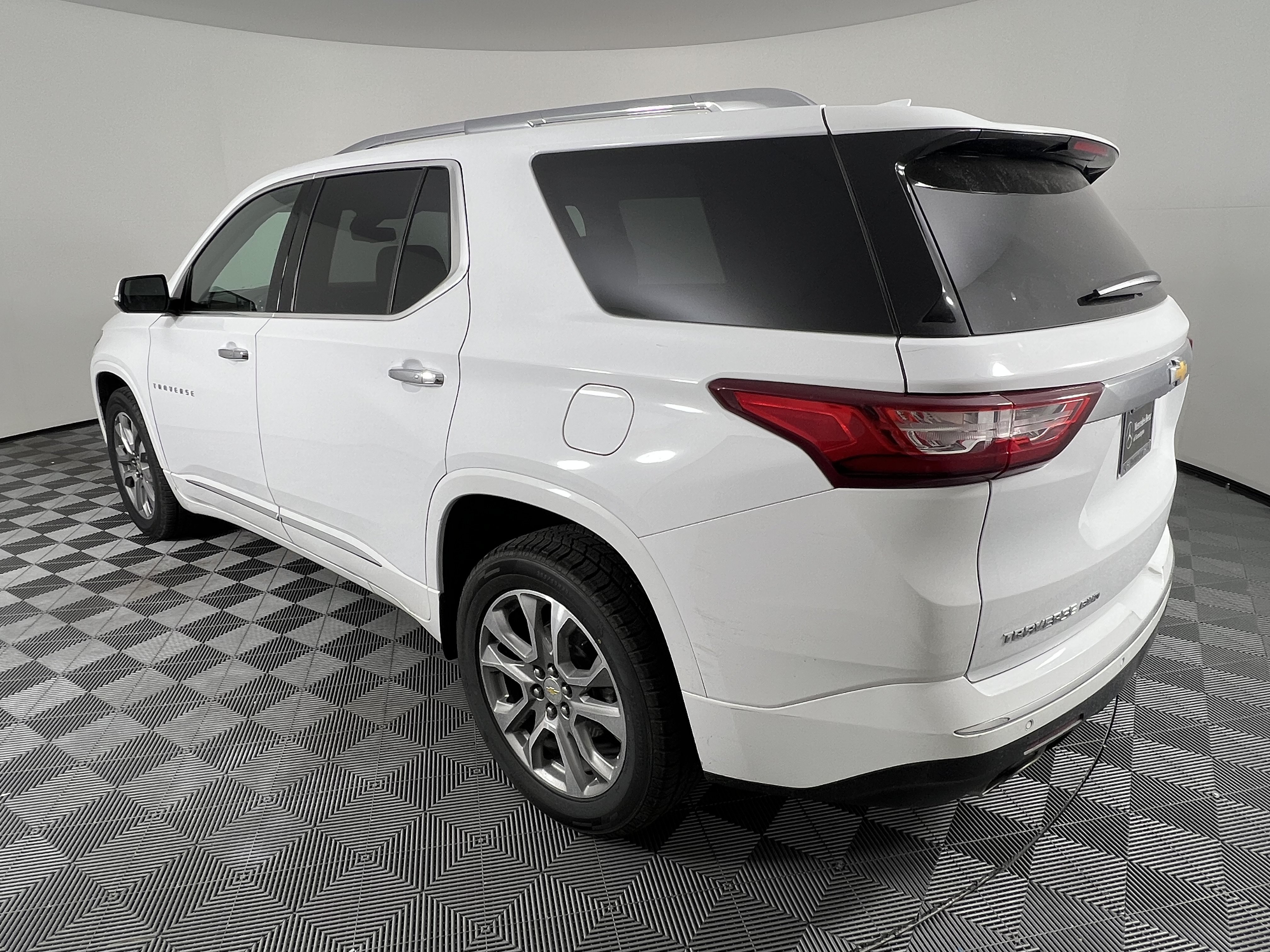 Used 2020 Chevrolet Traverse Premier w/ LPO, Floor Liner Package AWD/4WD image 9