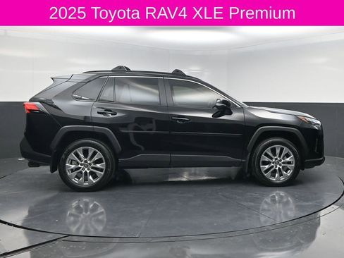 Used 2025 Toyota RAV4 XLE Premium image 4