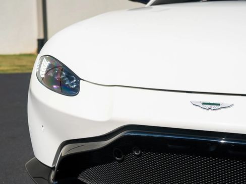 Used 2019 Aston Martin V8 Vantage Coupe RWD image 17