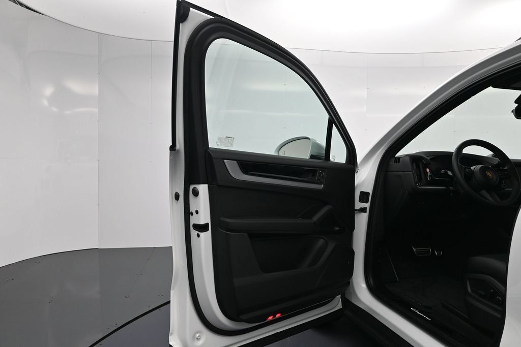 Certified 2026 Porsche Cayenne AWD/4WD image 16