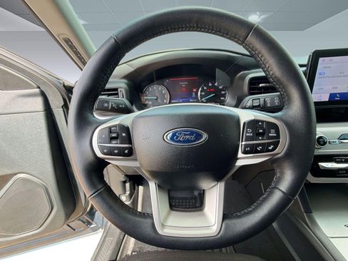 Used 2024 Ford Explorer XLT RWD image 16