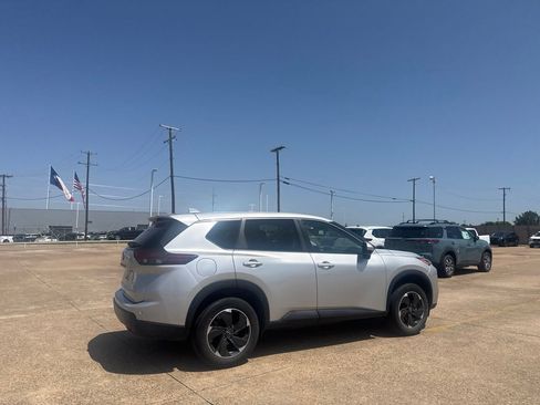 Certified 2025 Nissan Rogue SV FWD image 22
