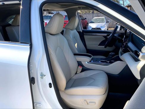 Used 2023 Toyota Highlander Limited image 9