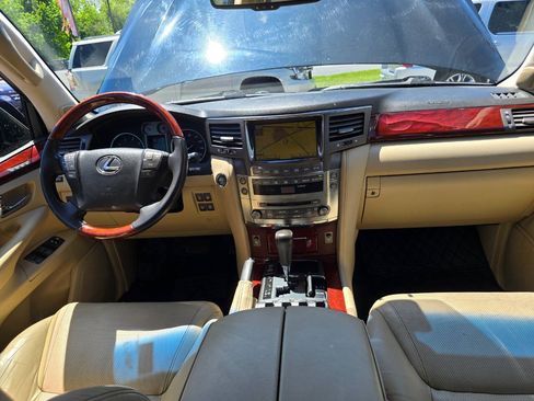 Used 2011 Lexus LX 570 4WD image 36