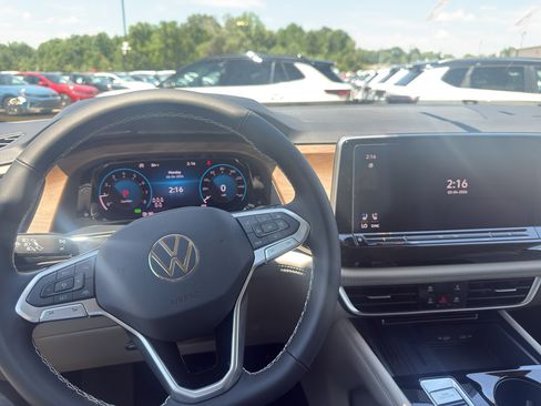 New 2026 Volkswagen Atlas SE FWD image 14
