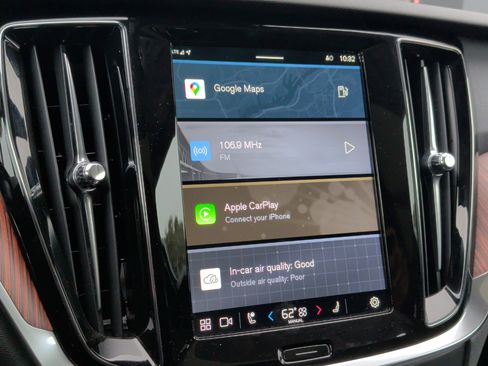 Used 2025 Volvo V60 B5 Cross Country Plus image 24