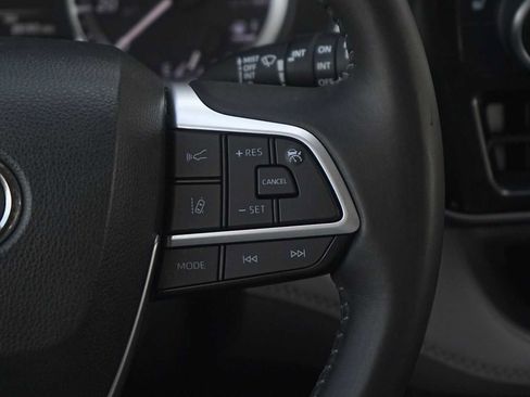 Used 2023 Toyota Highlander XLE FWD image 18