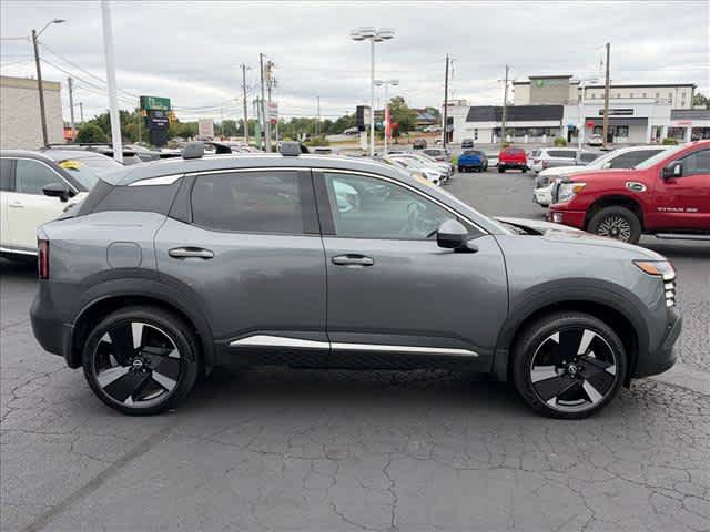 Used 2025 Nissan Kicks SR FWD image 2