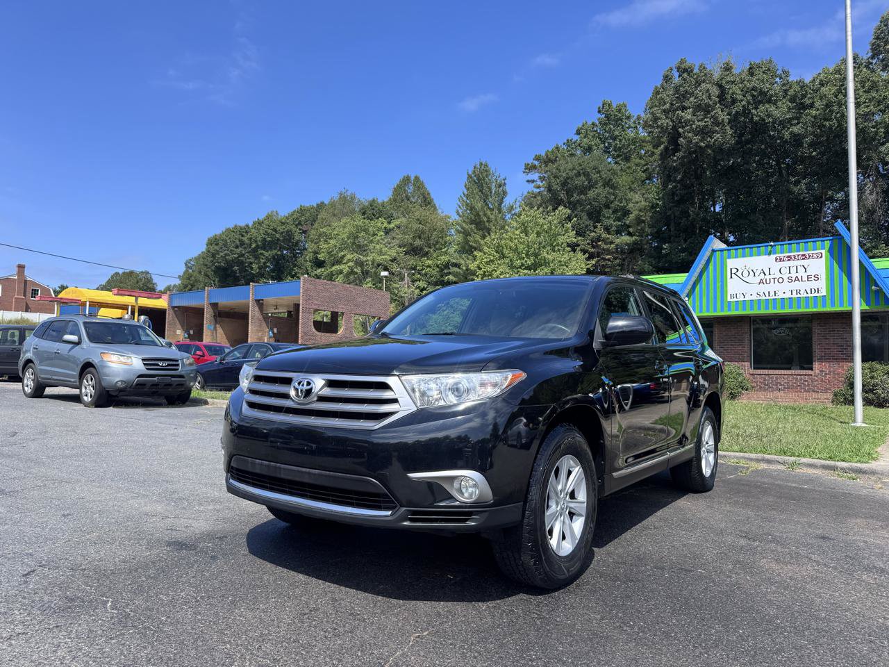 Used 2013 Toyota Highlander Plus FWD image 1