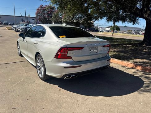 Used 2019 Volvo S60 T5 Momentum w/ Multimedia Package FWD image 7