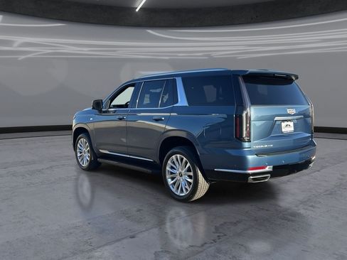 Used 2025 Cadillac Escalade Luxury AWD/4WD image 4