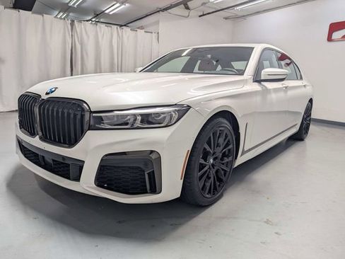 Used 2021 BMW 750i xDrive w/ Luxury Rear Seating Package image 5