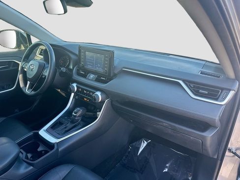 Used 2019 Toyota RAV4 XLE Premium FWD image 28