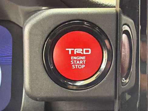 Used 2025 Toyota Tacoma TRD Sport image 25