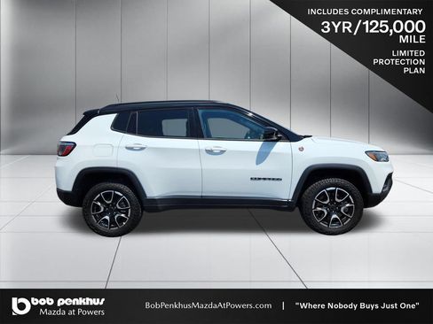 Used 2025 Jeep Compass Trailhawk AWD/4WD image 24