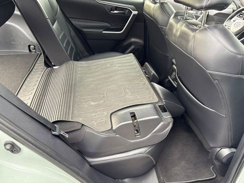 Used 2020 Toyota RAV4 XLE Premium image 35