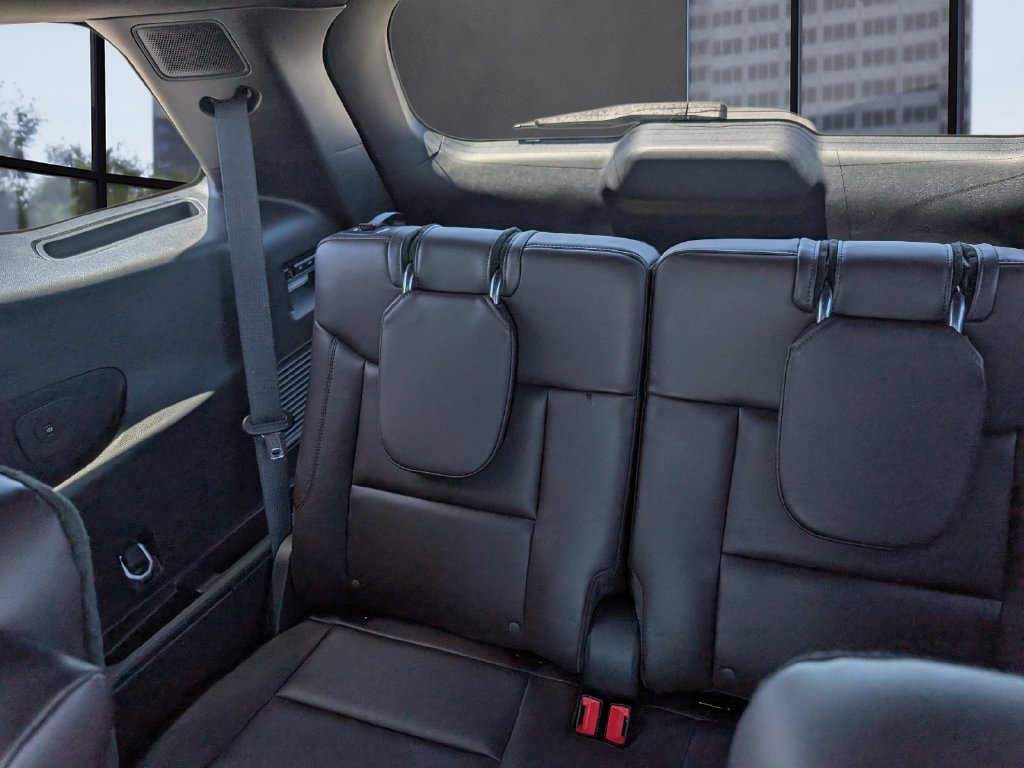 Certified 2025 Ford Explorer Platinum RWD image 15