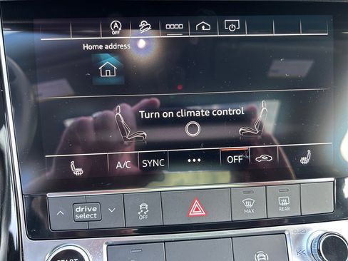 Certified 2025 Audi Q7 2.0T Premium image 17