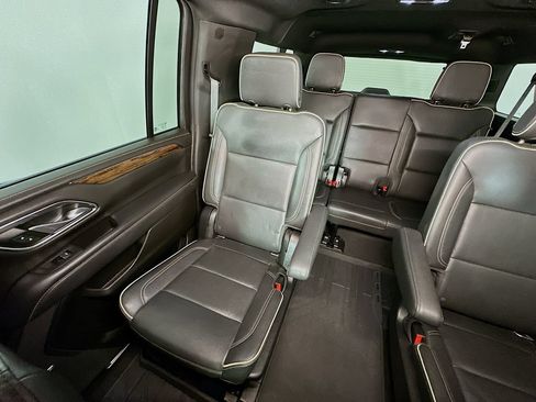 Used 2022 Chevrolet Suburban Premier AWD/4WD image 12