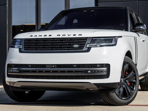 Used 2023 Land Rover Range Rover Autobiography image 3