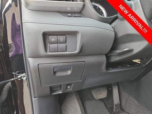Used 2023 Toyota Highlander L FWD image 15
