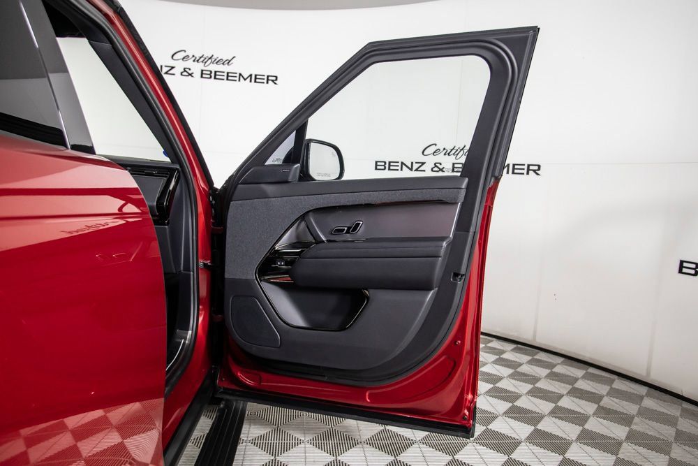 Used 2023 Land Rover Range Rover Sport SE AWD/4WD image 19