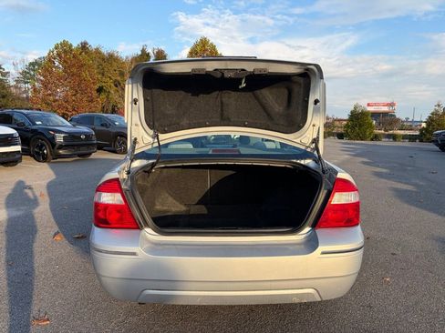 Used 2005 Ford Five Hundred SE image 5