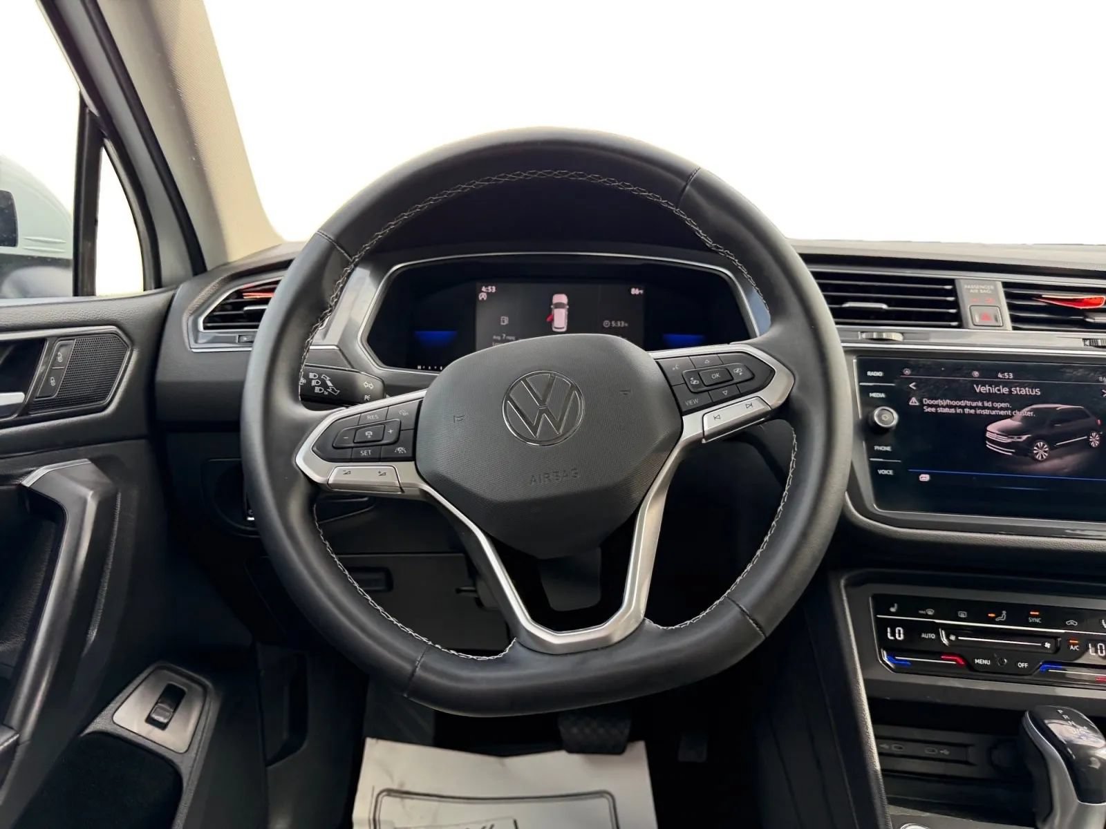 Used 2022 Volkswagen Tiguan SE FWD image 15