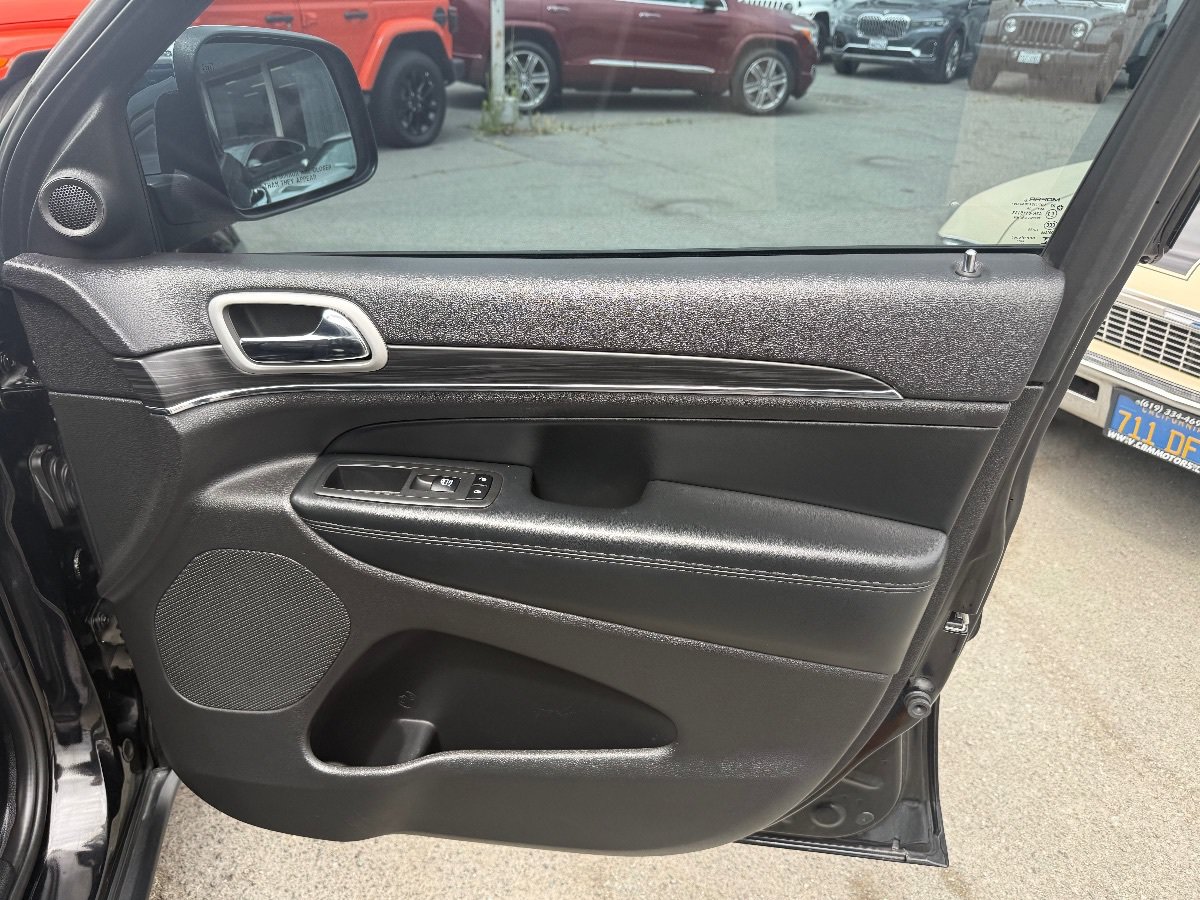 Used 2021 Jeep Grand Cherokee Limited AWD/4WD image 16