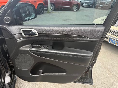 Used 2021 Jeep Grand Cherokee Limited AWD/4WD image 16