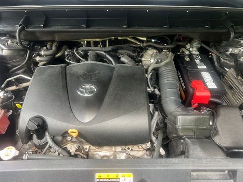 Used 2021 Toyota Highlander XLE AWD/4WD image 33