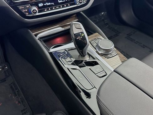 Used 2023 BMW 530i w/ Convenience Package RWD image 5