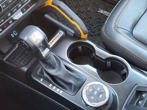 Used 2024 Ford Bronco Badlands image 16