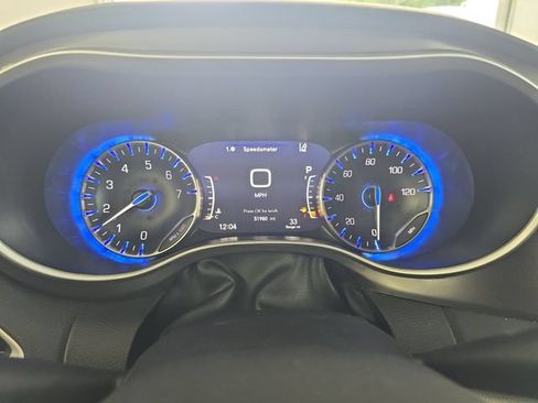 Used 2024 Chrysler Pacifica Touring-L FWD image 17