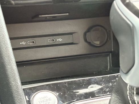 Used 2024 Volkswagen Taos SE image 23