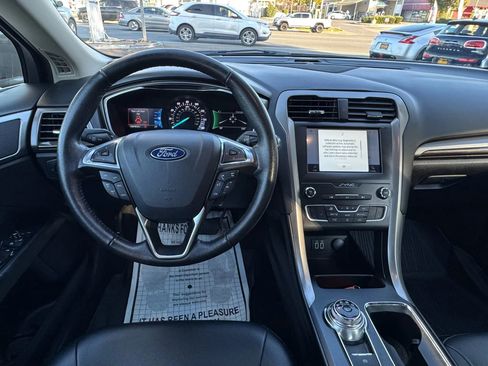 Used 2020 Ford Fusion SEL image 21