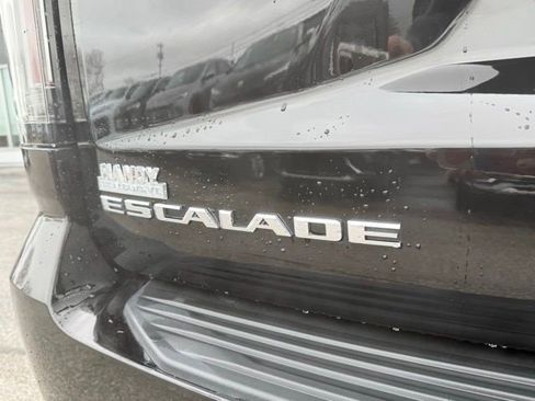 Certified 2025 Cadillac Escalade Premium Luxury AWD/4WD image 5